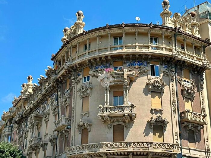 Appartamento con 6 locali in vendita in Corso Italia, Savona