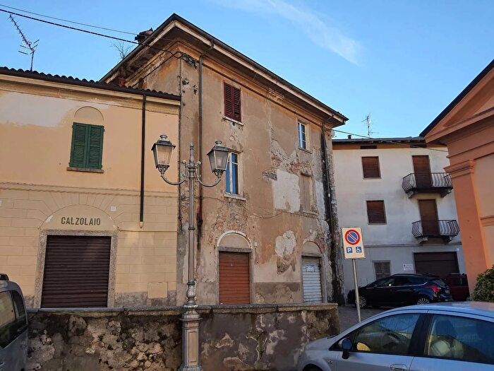 Casa con 10 locali in vendita in Vicolo Santo Stefano, Canzo