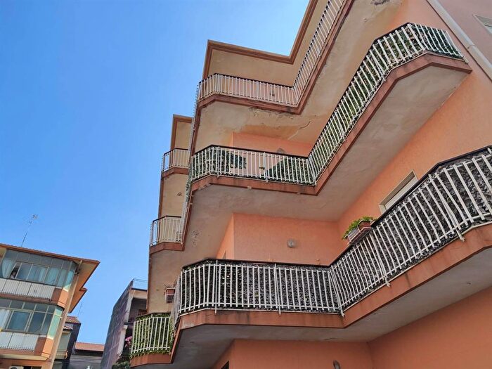 Appartamento trilocale in vendita in Via Soldato Russo, Aci SantAntonio