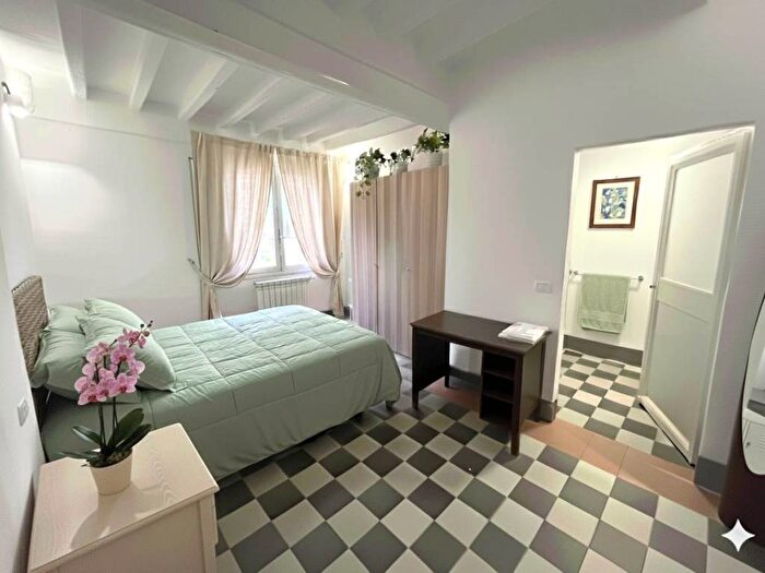 Appartamento trilocale in affitto in Via Maffia, Santo Spirito, Firenze