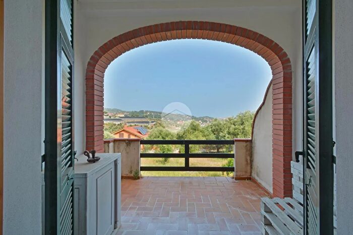 Appartamento quadrilocale in vendita in Via Gioiosa, Imperia