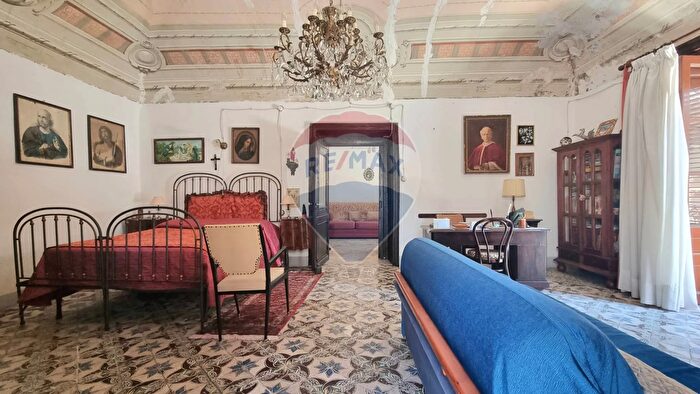 Casa con 8 locali in vendita in Via Generale Traina, Baucina