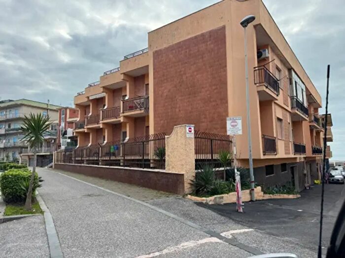 Appartamento trilocale in vendita in Via Giovanni Verga, Mondragone