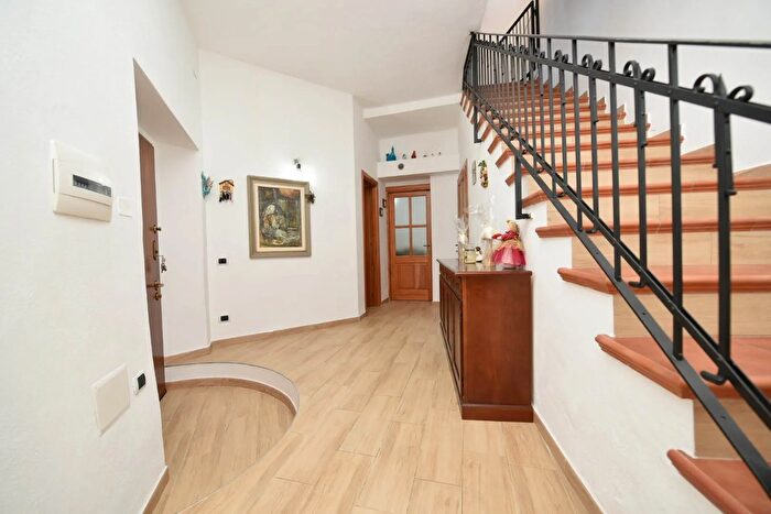 Appartamento con 6 locali in vendita in Via dell Edera Nuoro, Nuoro