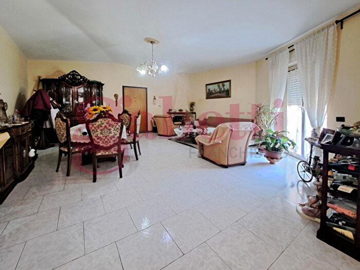 Appartamento con 5 locali in vendita in Via San Rocco, Limatola