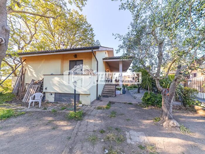 Casa con 5 locali in vendita in Via Elini, Fiumicino