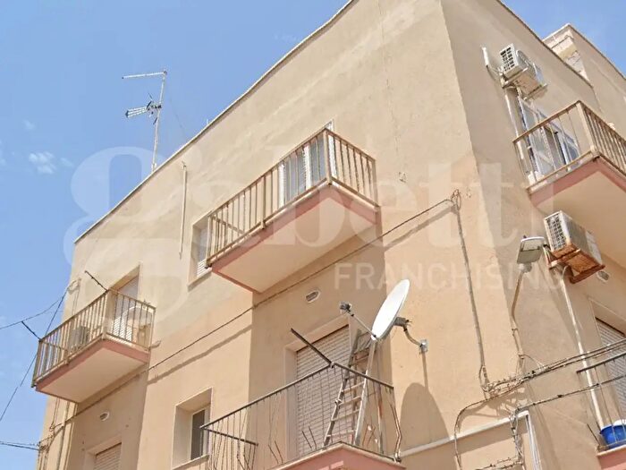 Appartamento quadrilocale in vendita in Via Marche, Siracusa
