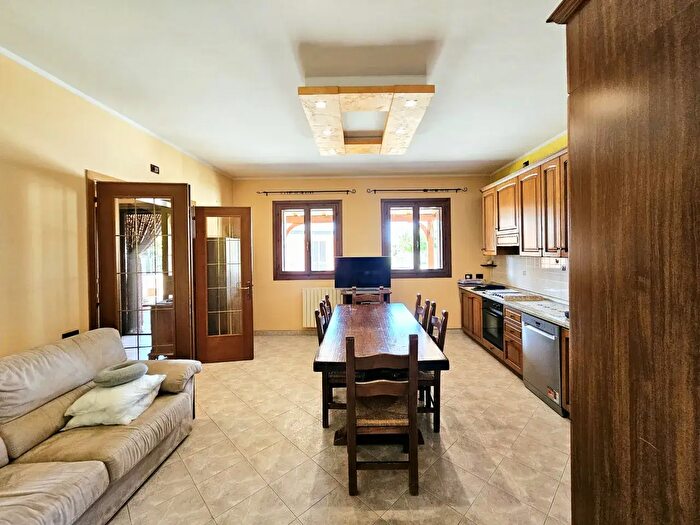Casa con 5 locali in vendita in Via Orti, Badia Polesine