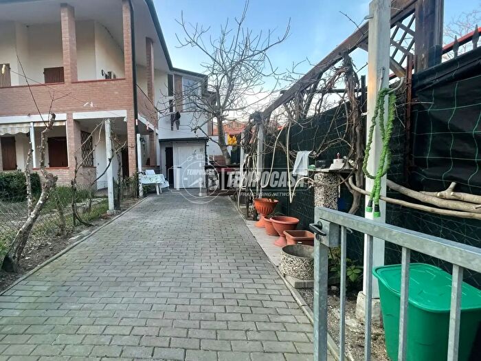 Appartamento trilocale in vendita in Via degli Aironi Lido di Volano, Comacchio