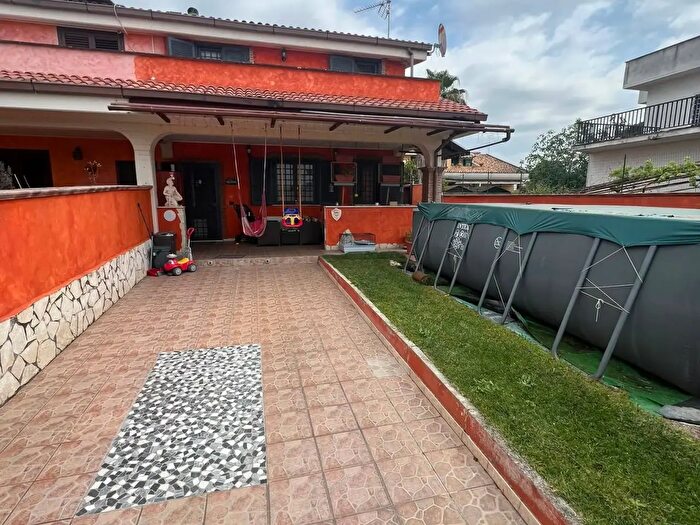 Casa con 5 locali in vendita in Via Foglia, Ardea