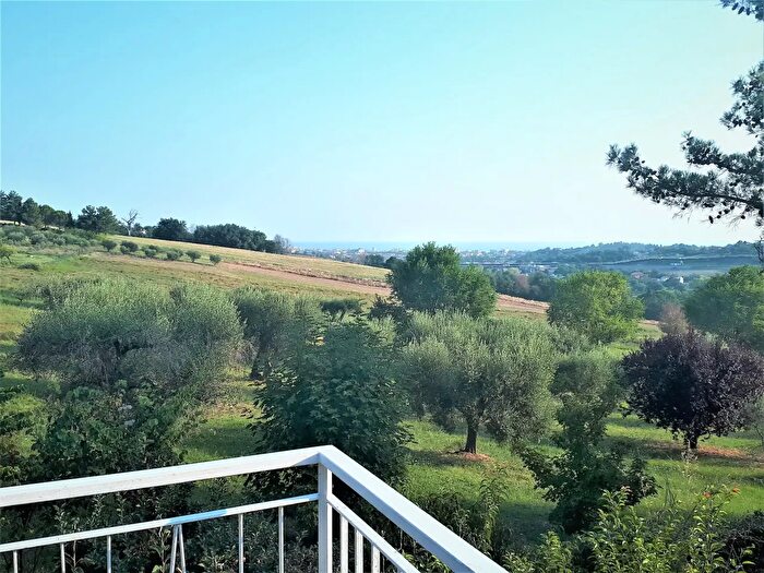 Casa con 11 locali in vendita in Strada del Giardino, Senigallia