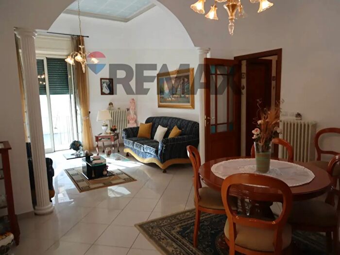 Appartamento con 10 locali in vendita in Via Carducci, Ragusa