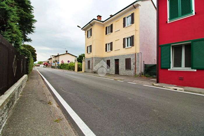 Casa con 8 locali in vendita in Via Guglielmo Marconi, Travaco Siccomario
