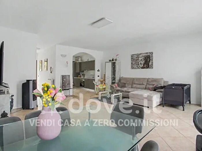 Casa con 5 locali in vendita in Via Privata Lago e, Valganna