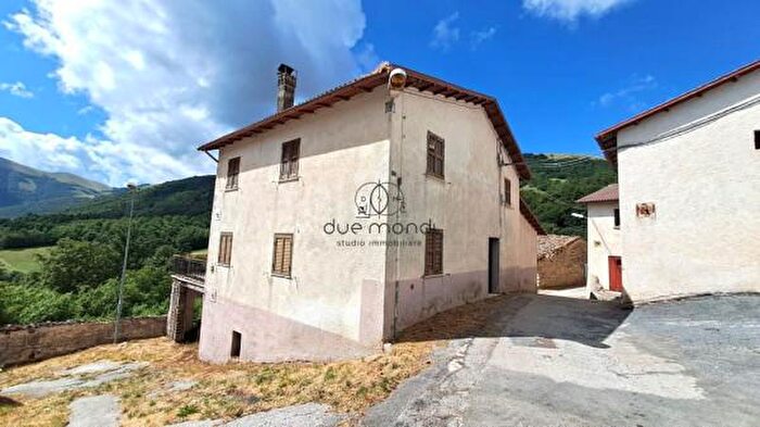 Casa con 6 locali in vendita in Località Opagna, Cascia