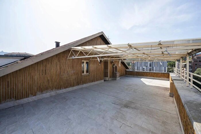 Appartamento con 8 locali in vendita in Via Oropa Bis, Torino