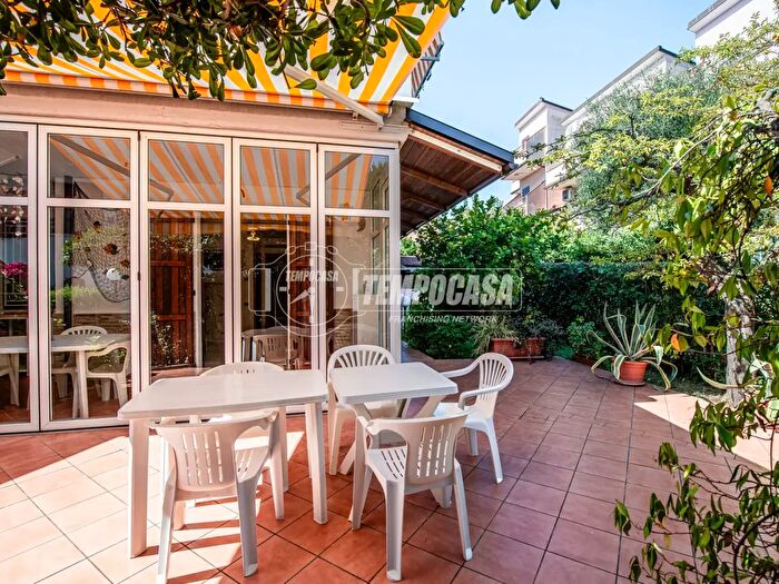 Appartamento trilocale in vendita in Via Sorrento, Numana