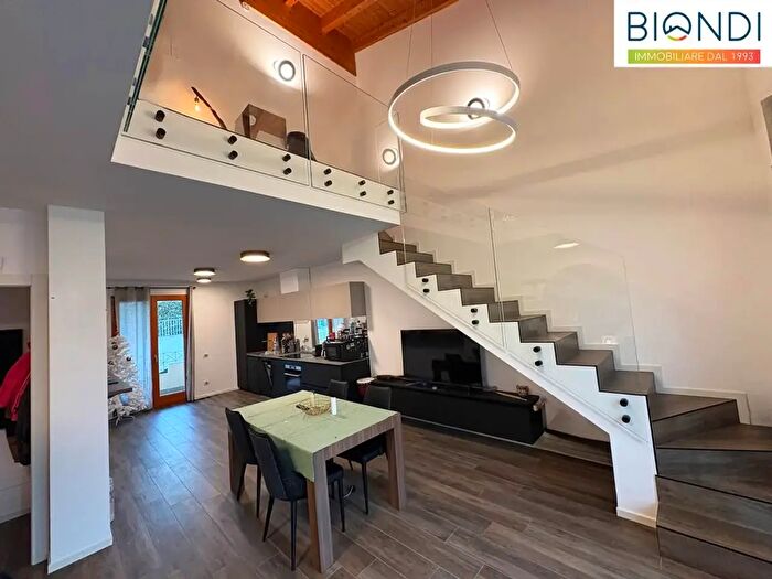 Appartamento con 6 locali in vendita in Via Mansueto Astori, Torre De Roveri