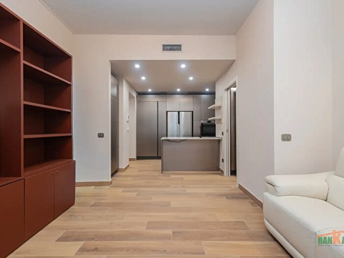 Appartamento trilocale in vendita in Via Angelo Poliziano, Milano