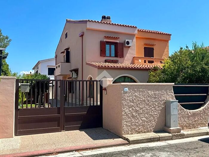 Casa trilocale in vendita in Via Antares, Capoterra