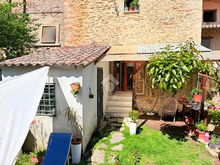 Appartamento trilocale in vendita in Corso Umberto, Stimigliano