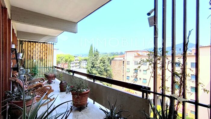 Appartamento con 5 locali in vendita in Via del Pino, Firenze