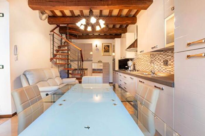 Casa con 6 locali in vendita in Via del Teatro, Nocera Umbra