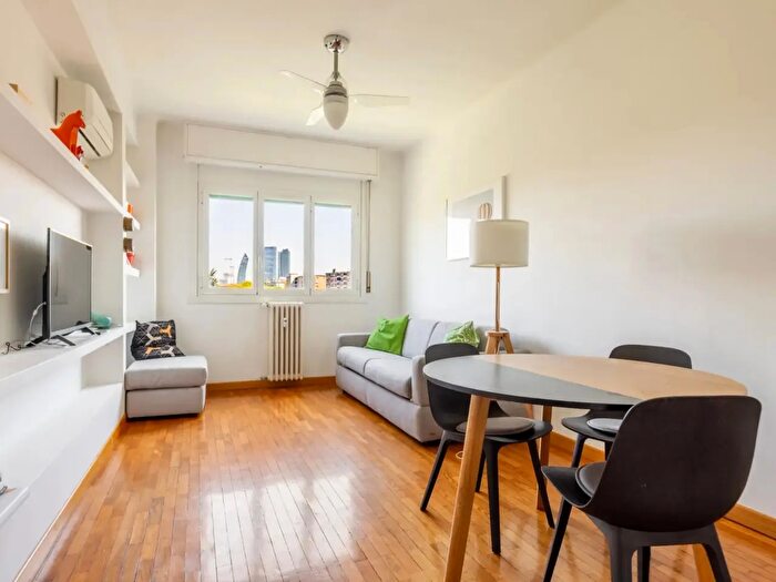 Appartamento quadrilocale in affitto in Via Giuseppe Pogatschnig, Milano