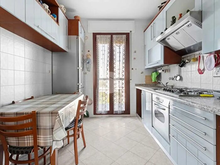 Appartamento trilocale in vendita in Via Baroni, Milano