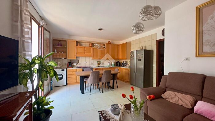 Appartamento trilocale in vendita in Via Roma, Balestrate