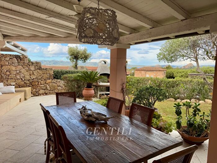 Appartamento quadrilocale in vendita in Via G Salaris, Arzachena