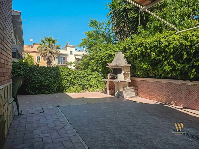 Appartamento trilocale in vendita in Via Martina Rota, Roma
