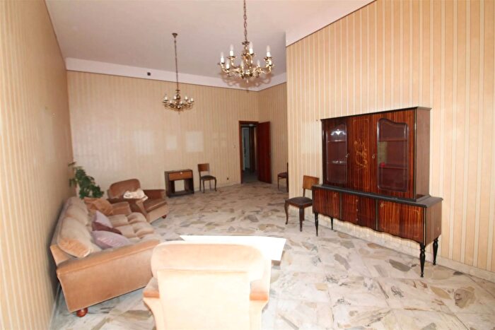 Casa con 8 locali in vendita in Via Diodoro Siculo Lentini, Lentini