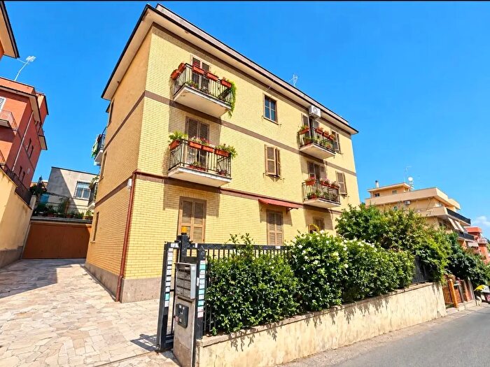 Appartamento bilocale in vendita in Via Ortignano, Roma