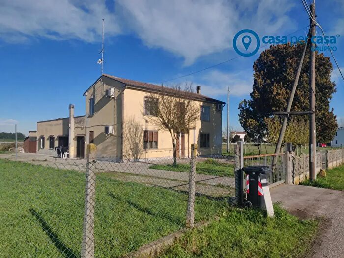 Casa quadrilocale in vendita in Villanova Marchesana Via Sabbionara, Villanova Marchesana