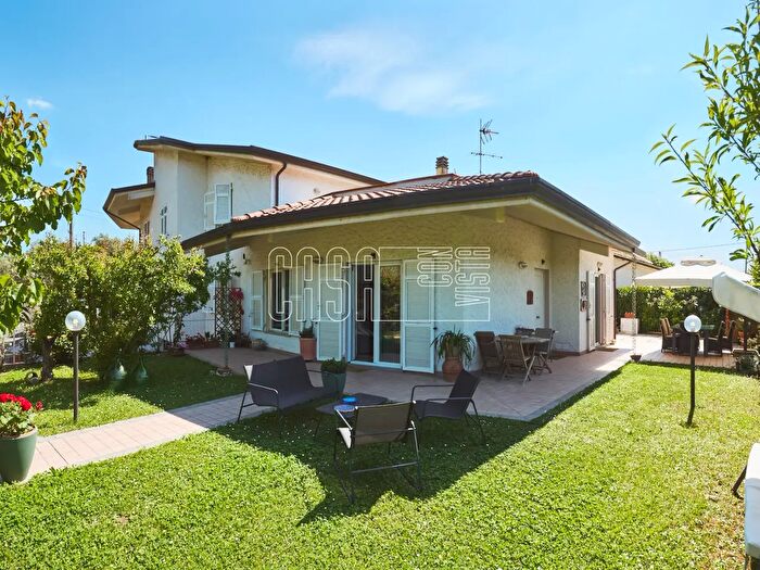 Casa con 7 locali in vendita in Via XXIX Novembre, Fosdinovo