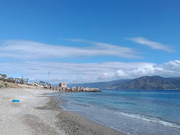 Appartamento bilocale in affitto in Via Canalone, Torre Faro, Messina