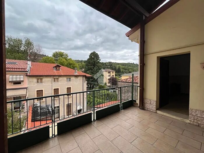 Appartamento trilocale in vendita in Via Comboni, Verona