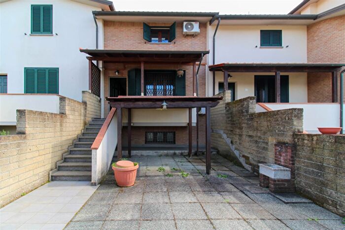 Appartamento con 6 locali in vendita in Cecina