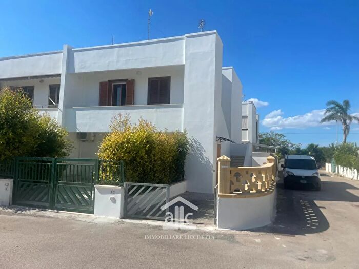 Appartamento trilocale in vendita in Lungomare Giacomo Matteotti, Melendugno