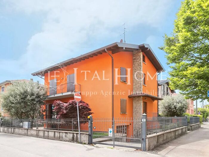 Casa quadrilocale in vendita in Via Europa, Gorle