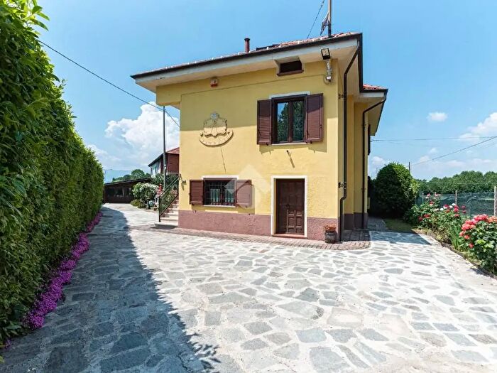 Casa con 5 locali in vendita in Strada Corio, San Carlo Canavese