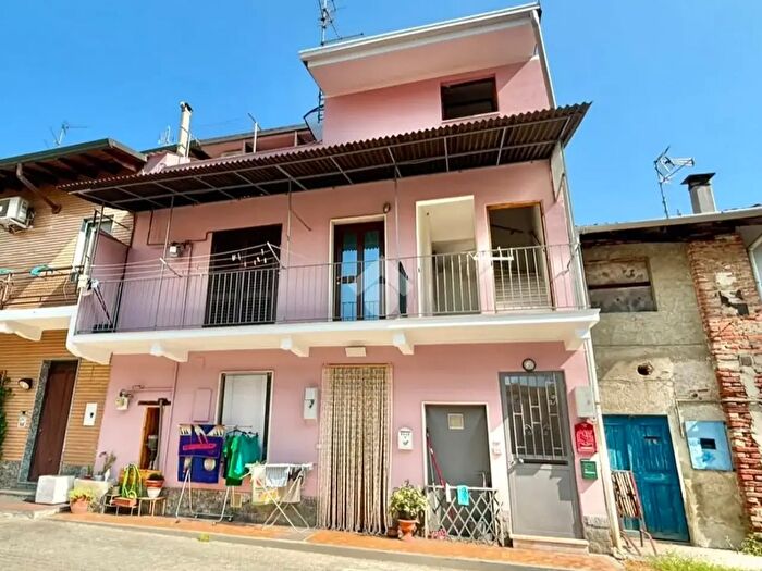 Appartamento bilocale in vendita in Via Verbano, Novara