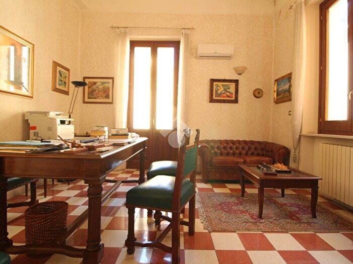 Appartamento con 5 locali in affitto in VIA GENOVA, Stazione Centrale Corso Vittorio, Pescara