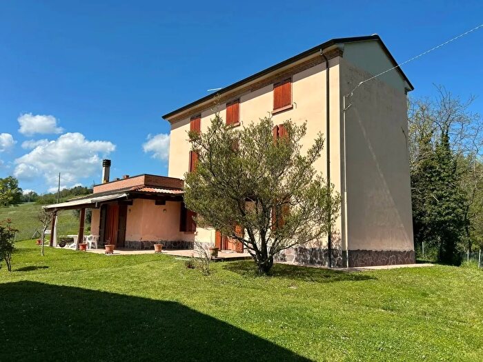 Casa con 5 locali in vendita in Nibbiano, Alta Val Tidone