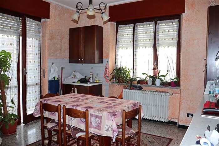 Appartamento quadrilocale in vendita in Neive Borgonuovo Neive Cuneo, Neive