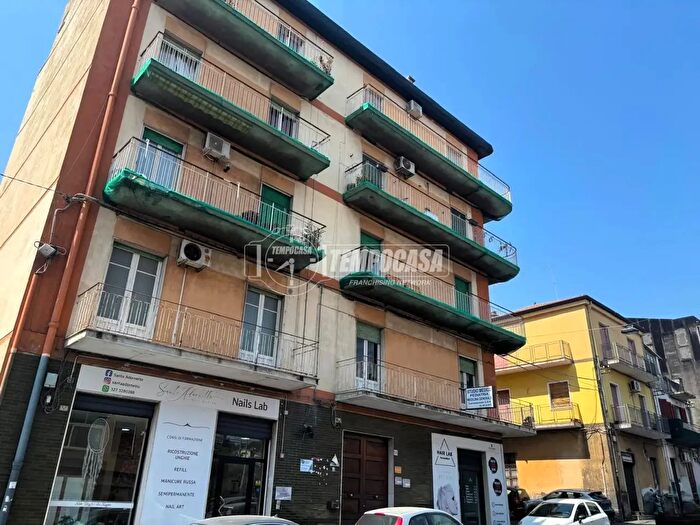 Appartamento trilocale in vendita in Via Pietro Novelli, Catania