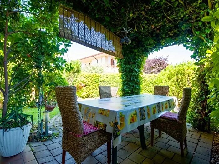 Casa quadrilocale in vendita in Via degli Olivi, Pozzolengo