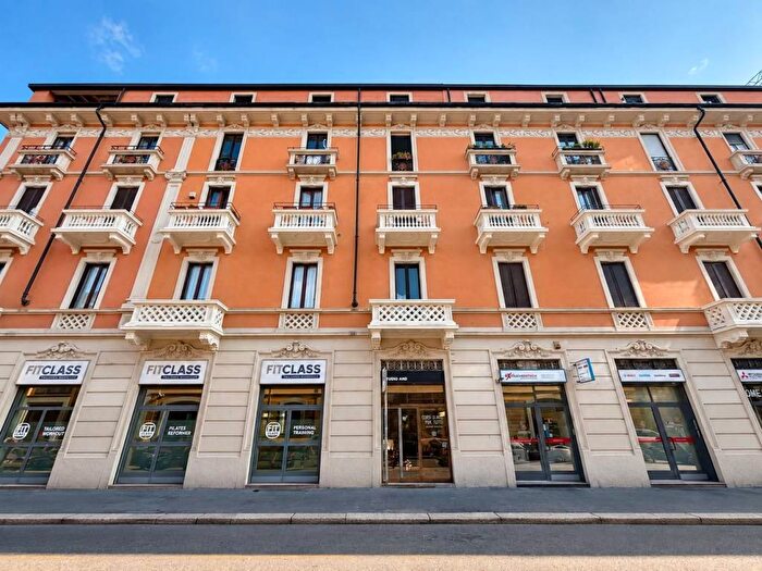 Appartamento bilocale in affitto in Via Savona, Solari, Milano