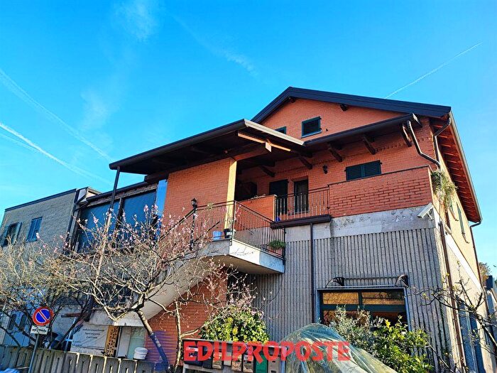 Casa quadrilocale in vendita in Via Leonardo da Vinci, Senago